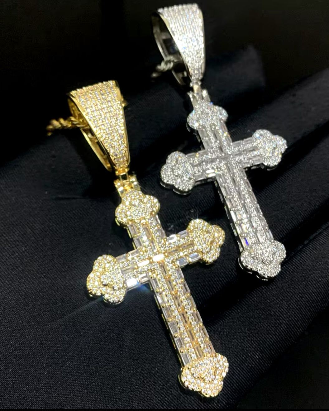 LUXURY CROSS PENDANT - SILVER